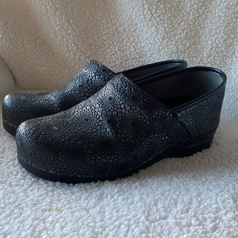 Dansko XP 2.0 kaleidoscope clogs size 41 or 10.5